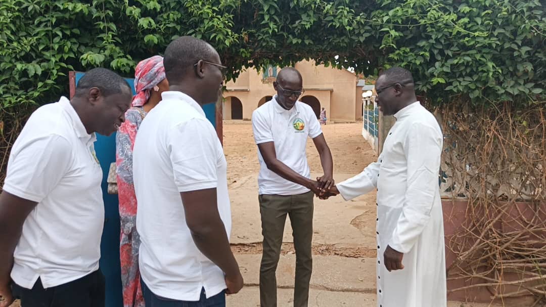 Visite de courtoisie à un guide religieux